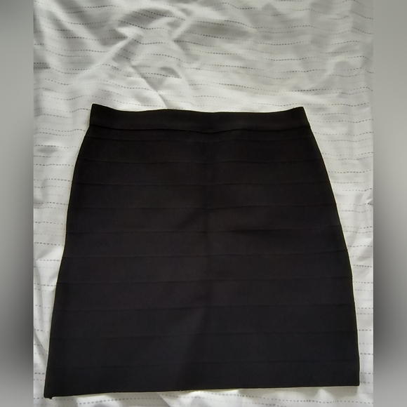 GUESS black bandage mini skirt - Picture 4 of 4